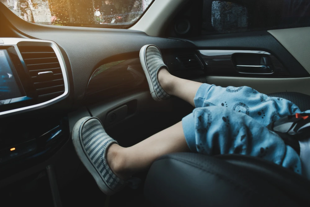 child 4-7 in front seat improper restraint - Header Image